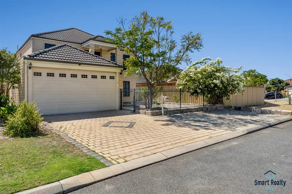 Stunning 5 x 2.5 family home in central Redcliffe location!