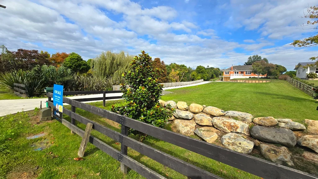 Paeroa PRIME LOCATION SECTIONS