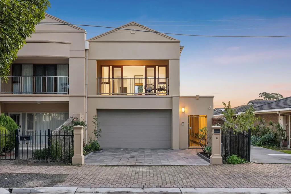 Glenelg North 3Zimmer Generous, Refined & Ready to Entertain