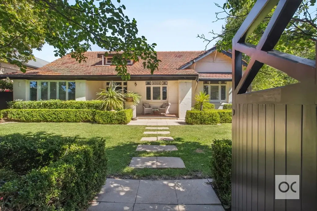 Hyde Park 4ਬੈੱਡਰੂਮ Impressive family home with sparkling pool in prestigious Hyde Park