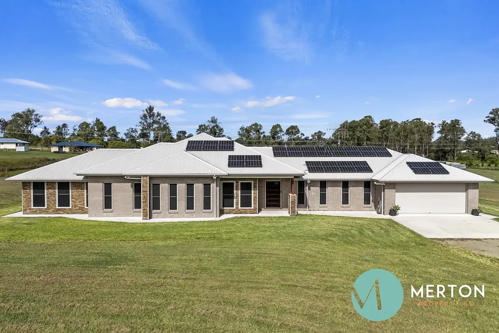 Curra 6ਬੈੱਡਰੂਮ Versatile, Modern Family Living in Sought-After Estate