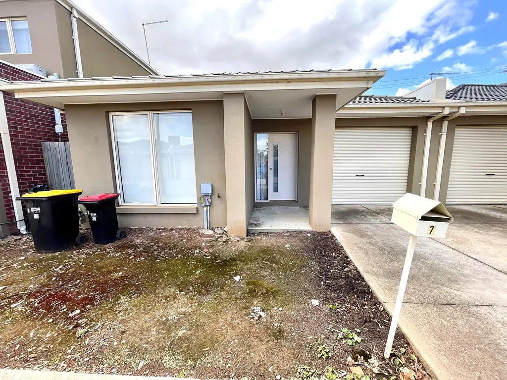Comfortable & Low-Maintenance Living in a Convenient Location