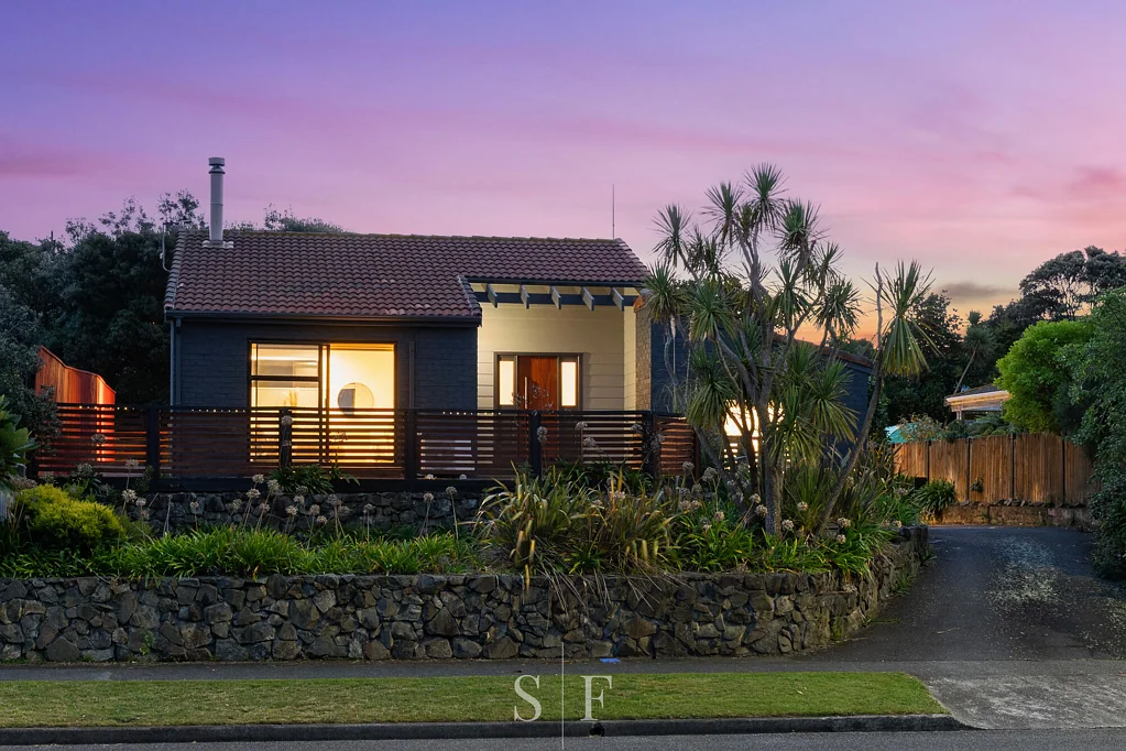 Waikanae Beach 3Phòng ngủ Coastal Charm | Captivating Views