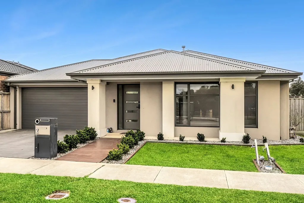 Charlemont 4Zimmer Everyday Living with an Entertainer's Edge