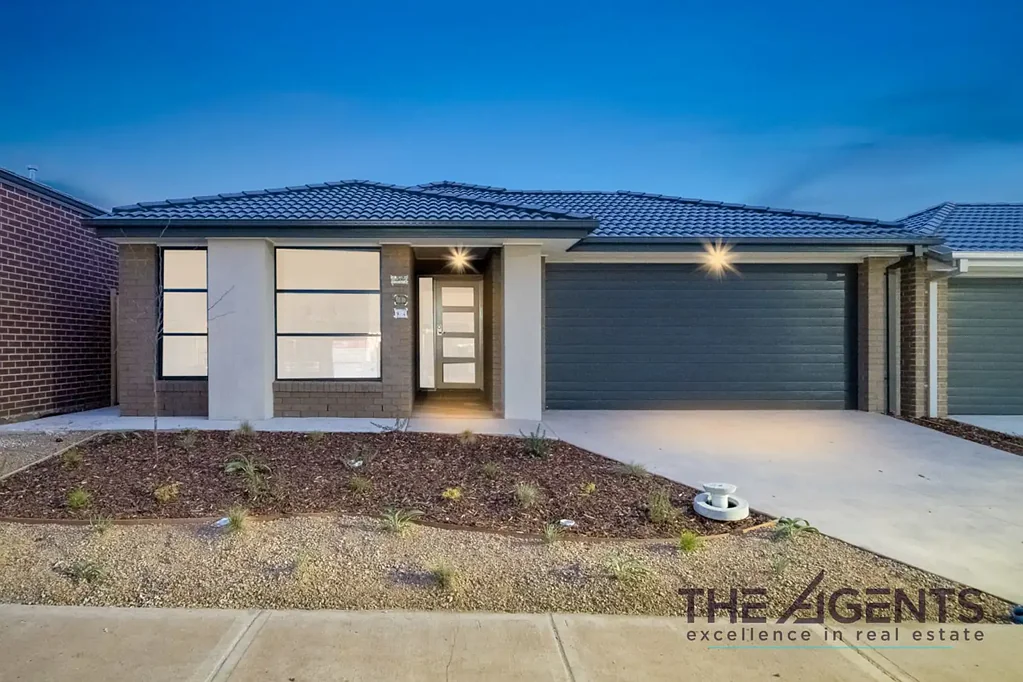 Spacious Family Living in the Heart of Tarneit – Comfort, Convenience & Style!