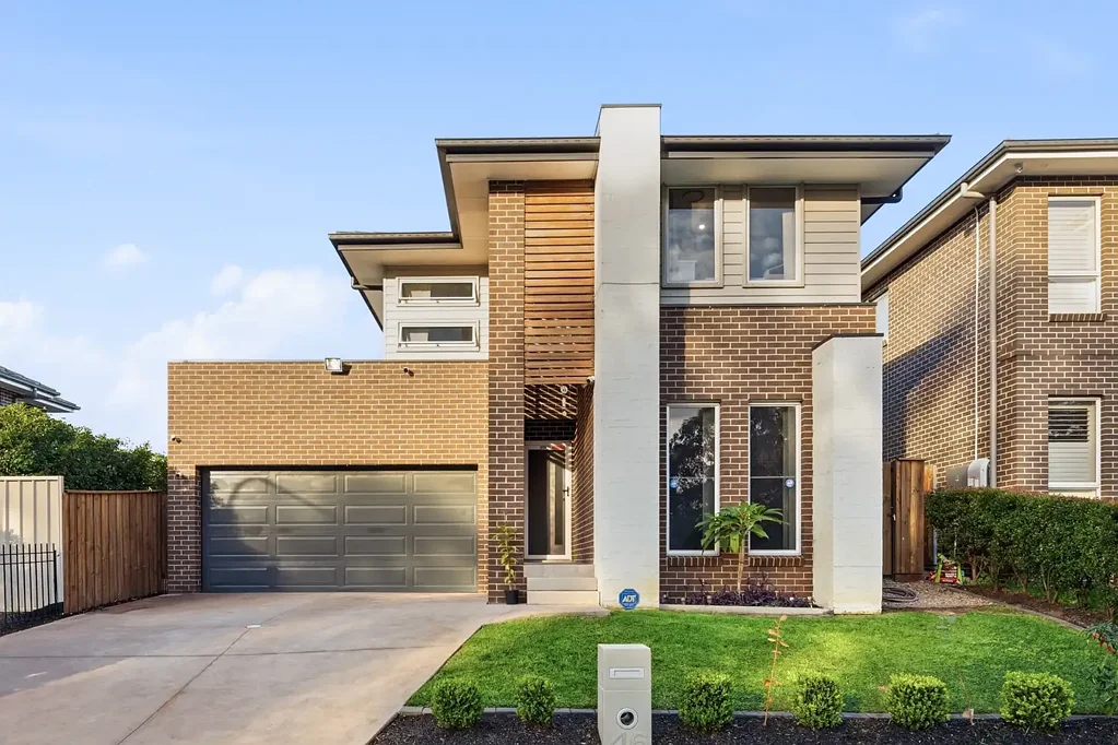 Caddens 5कमरा Contemporary Family Living with Five Bedrooms and Multiple Living Spaces