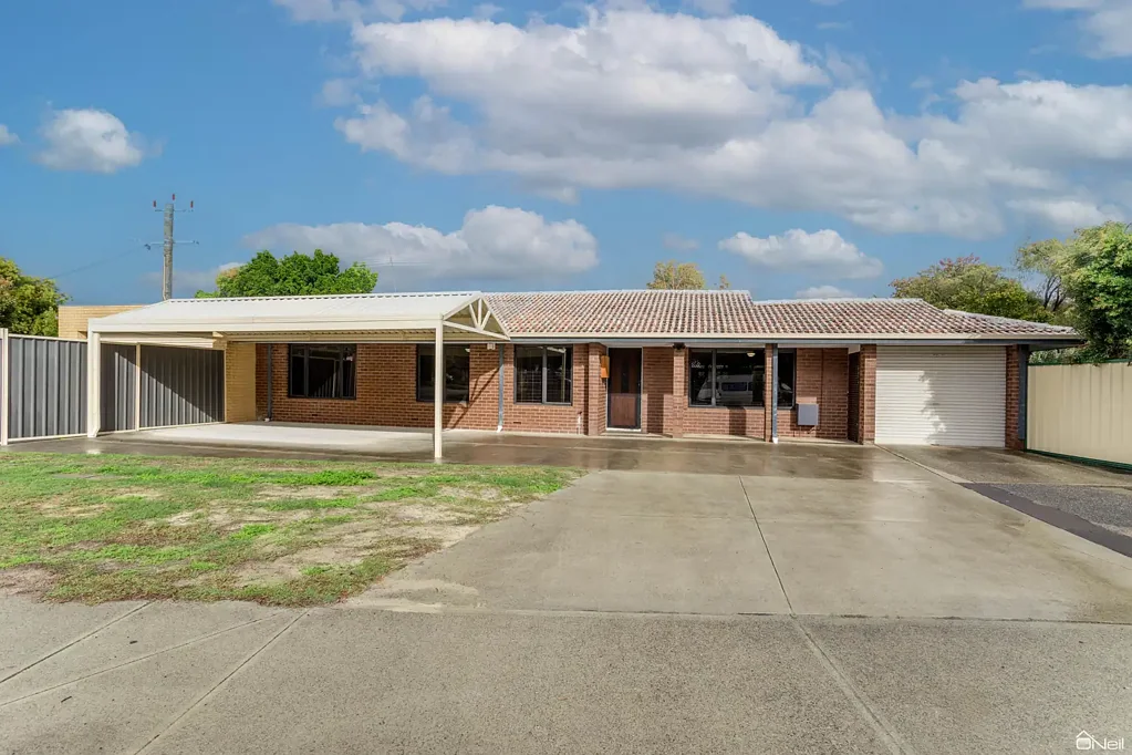 Kelmscott 4 Bedroom Presentation Plus Family Home