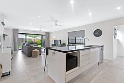 16 Moorinya Circuit, Mount Peter