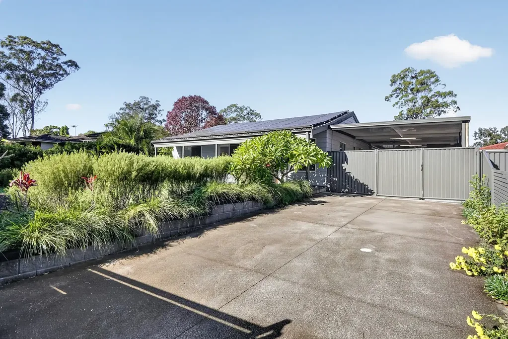 Doonside 3房 全屋半翻新 精心打理花园 超大卧室宽敞厨房 翻新浴室宽敞后院 户外娱乐区太阳能电池板 Renovated Family Home , Granny Flat Potential
