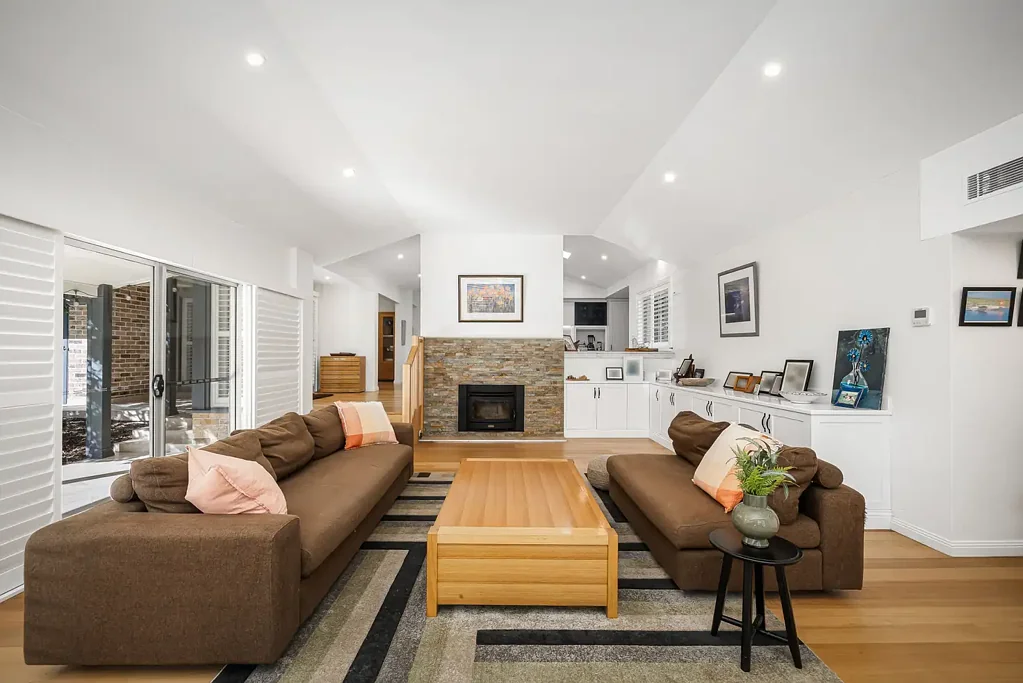 Middle Dural 7 Bedroom Double Brick | Renovated | House + Retreat | 2 Arable Acres
