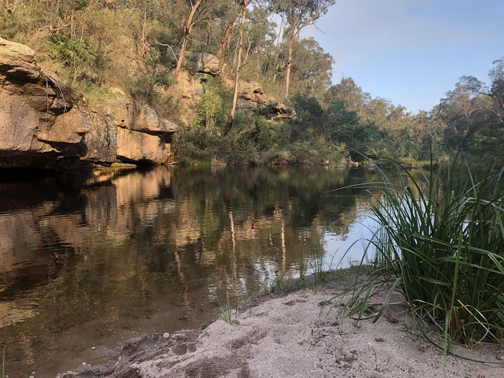 Valencia Creek Back to Nature: Off grid retreat with serene river and scenic bush walks