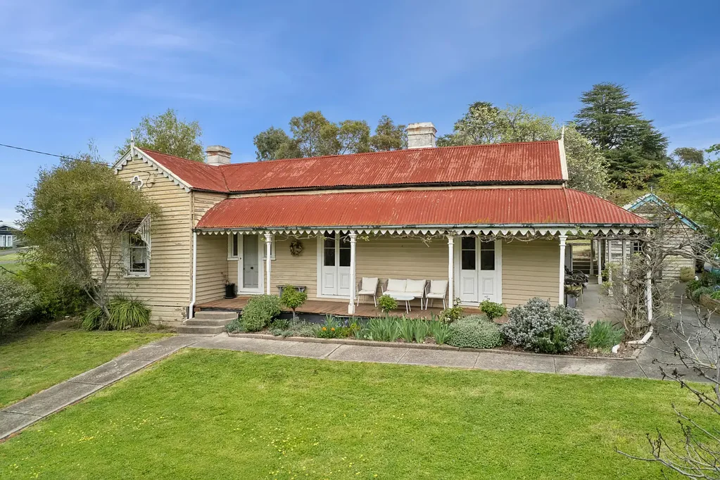 Clunes 3બેડરૂમ Circa 1860s Weatherboard Home