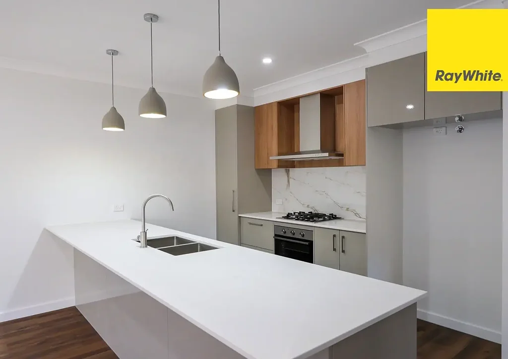 Inverell 3 Bedroom "New Modern Executive Duplex"