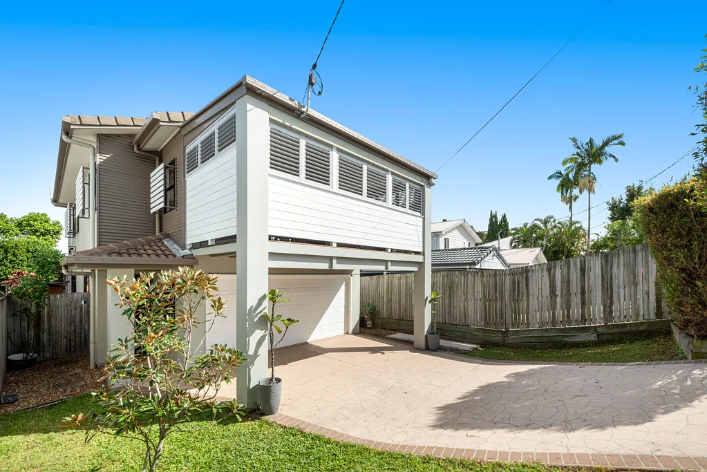 Wynnum 4Phòng ngủ Coastal Family Living with Space, Style & Bayside Convenience