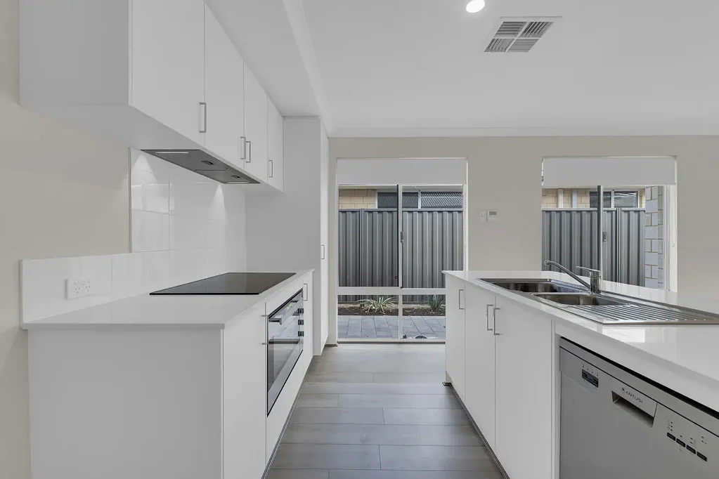 Brand new family home in Coodanup!