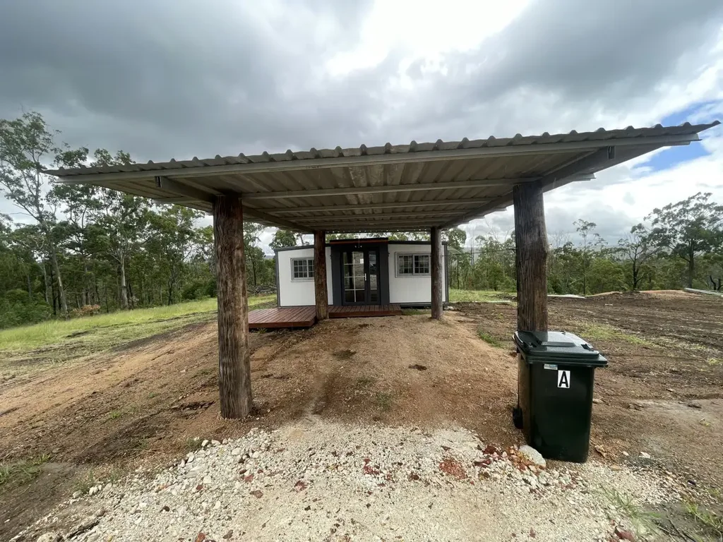 Charming "Tiny House" In Rural Setting