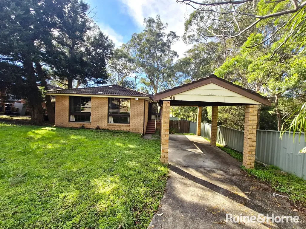 THREE BEDROOM FAMILY HOME WITH A SPACIOUS BACKYARD IN MACQUARIE FIELDS FOR LEASE!