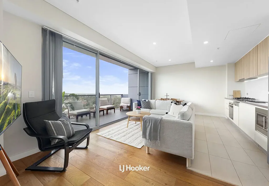 Gordon 2Moenga Sky High on Level 8, Bright and Private with Views