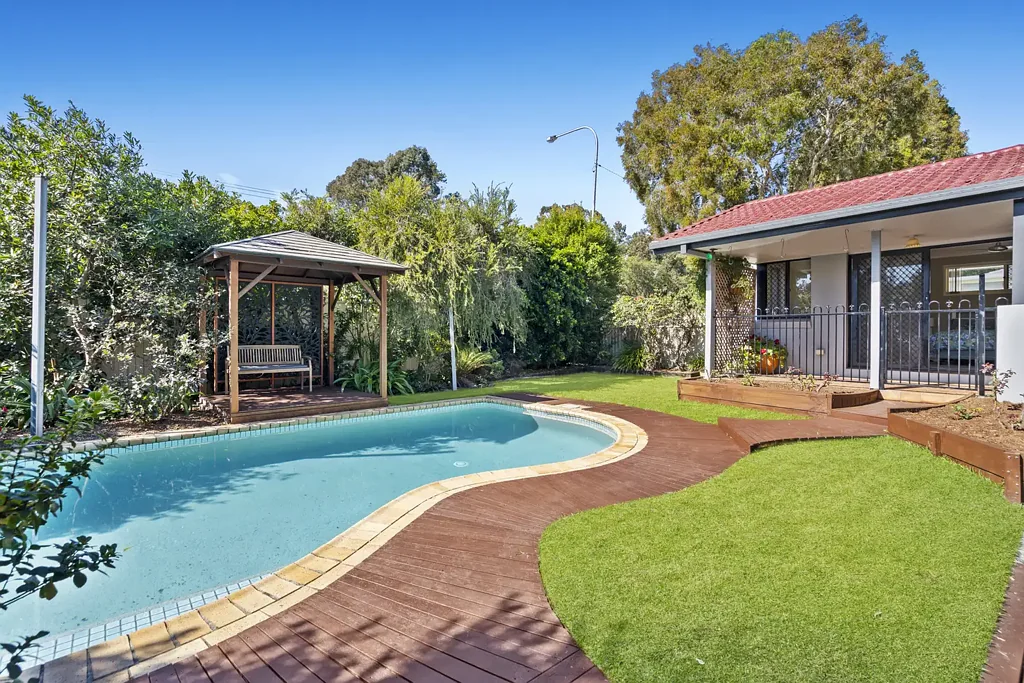 Currumbin Waters 3房  Easy Living Starts Here!