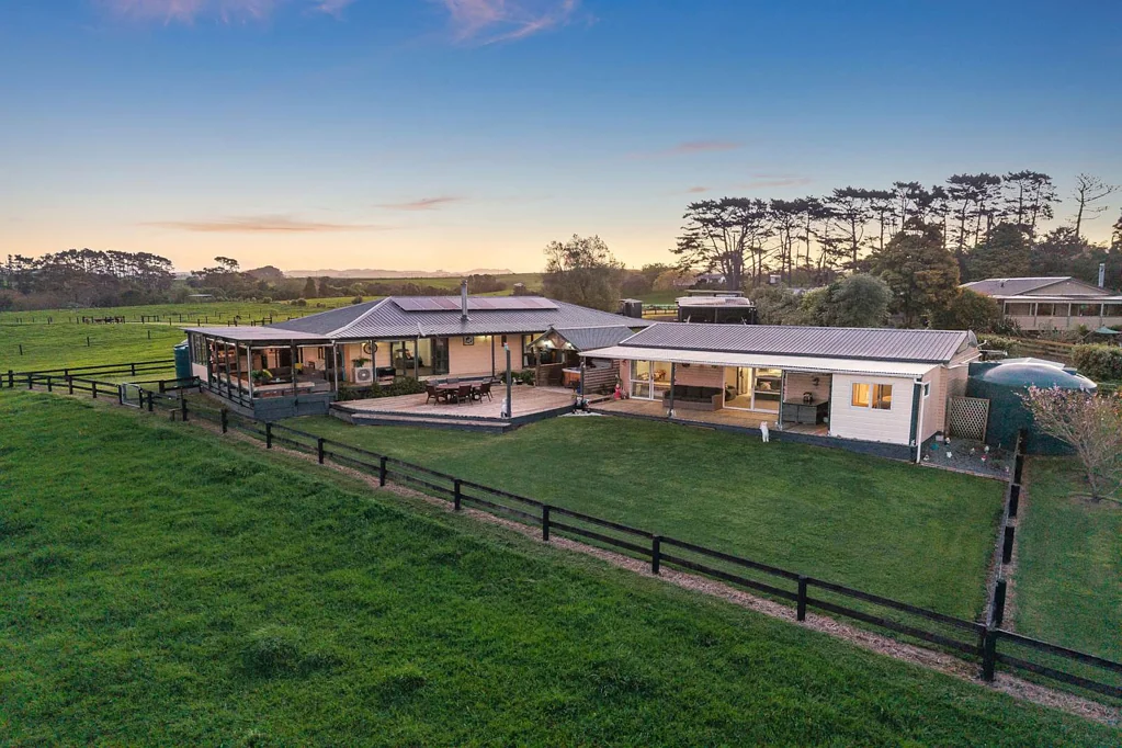 Pollok 至尊马术庄园！4.56公顷领地拥海港美景，14围场+5马厩+水疗池+蔬果花园，潜力无限！ Family Fabulous Lifestyle Property - Harbour Views