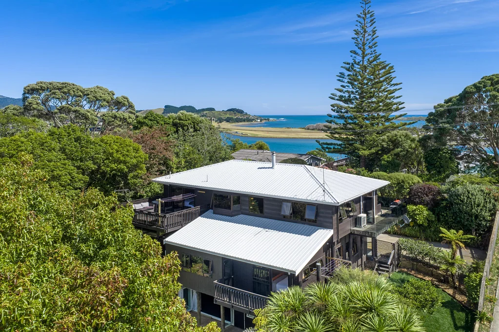 Raglan 6房  Raglan Sunsets and Spacious Coastal Living