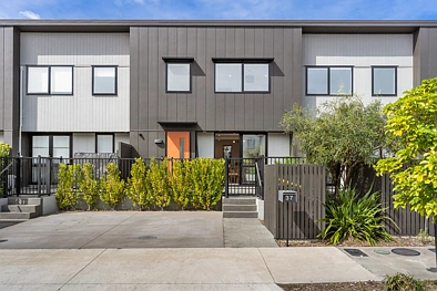 Modern 2021 built 3 bed, 1 bath with carpark