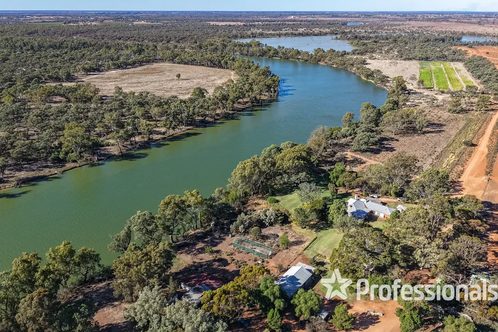 Wargan Impressive Cowra Station – 2614Ha with Extensive Water Frontage