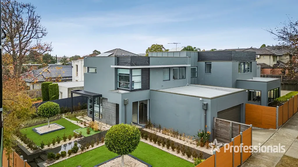 Brighton East 4 Bedroom Contemporary Double-Storey Family Home on 825sqm – Privacy, Style & Future Potential in Bayside