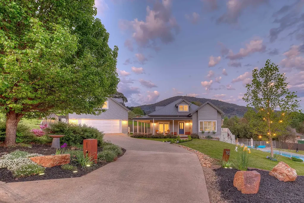 16 Mountain Mist Drive, Bright, VIC 3741