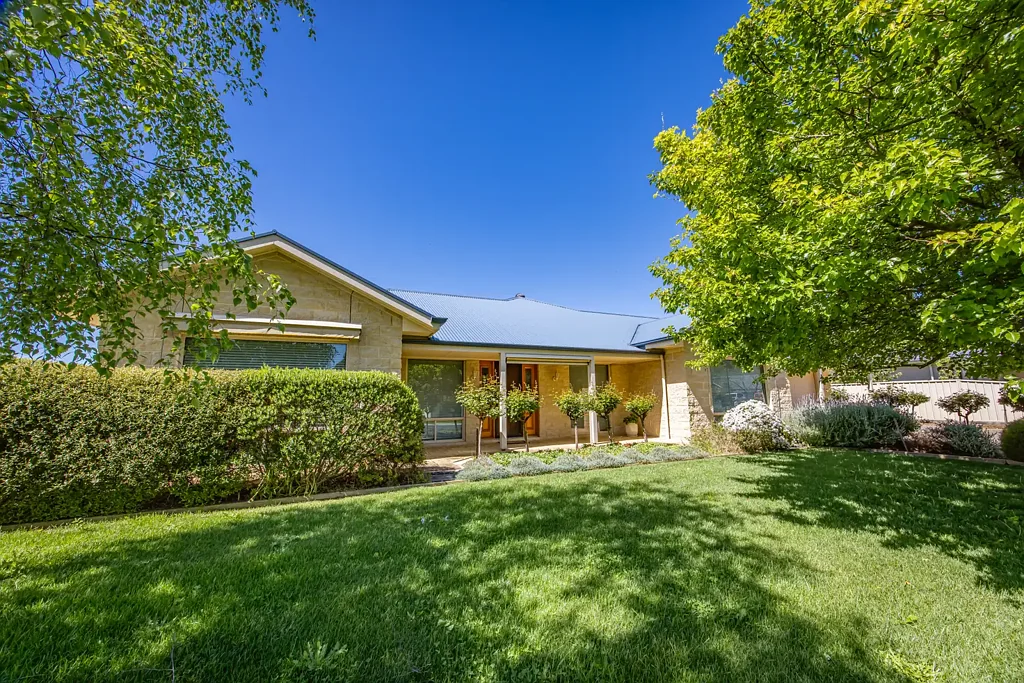 Naracoorte 3कमरा Exceptional Retirement, Executive, Low Maintenance Living - 1,217m2