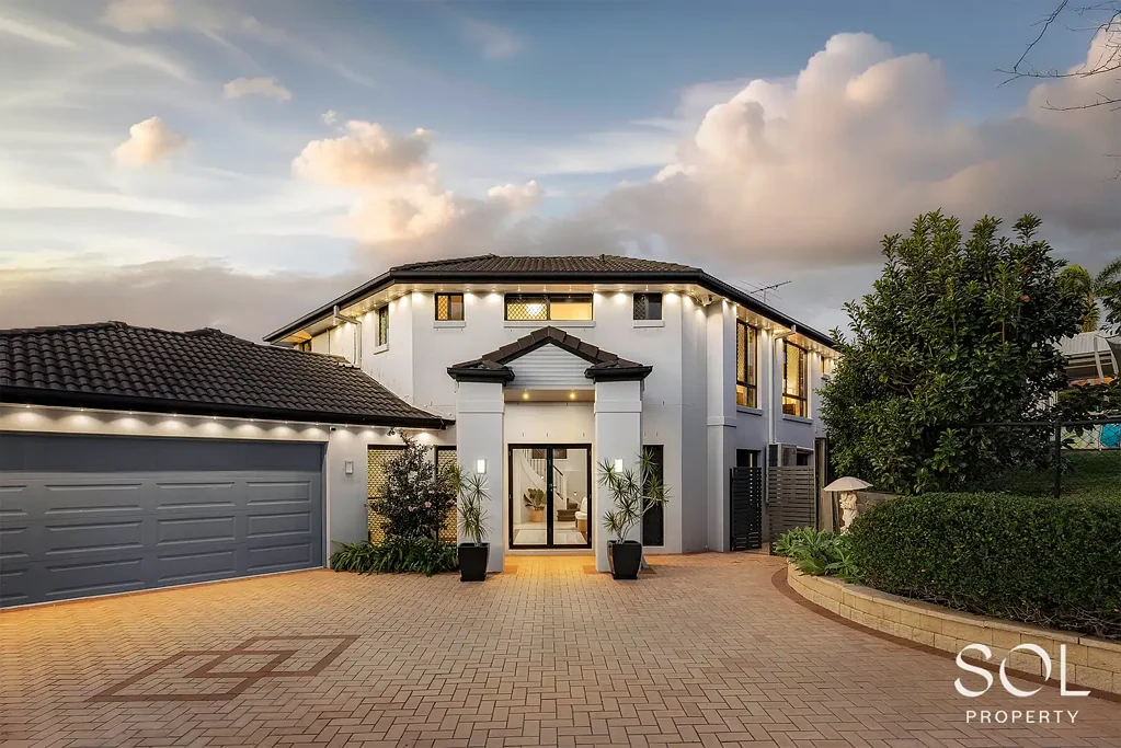 Albany Creek 6房  位于乡村俱乐部庄园的行政家庭住宅  Executive Family home in the Country Club Estate