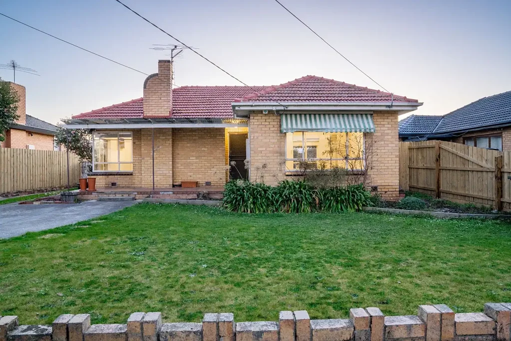 RENOVATED FOUR BEDROOM HOUSE CLOSE TO BENTLEIGH SECONDARY COLLEGE