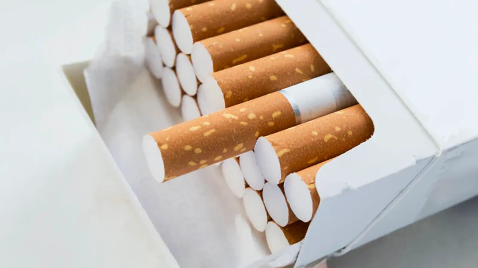 烟草制造厂竟属必要行业，照常开工？总理这样回应……
