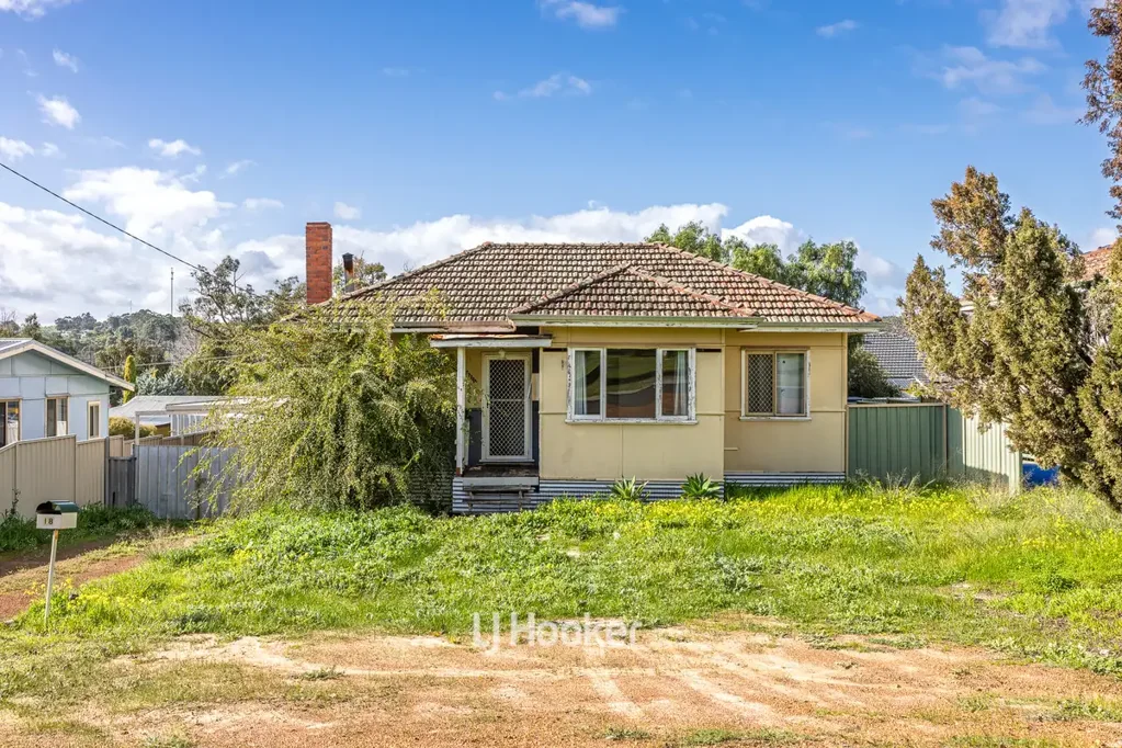 Donnybrook 3 Bedroom Character Home with Huge Shed on a Generous Block!