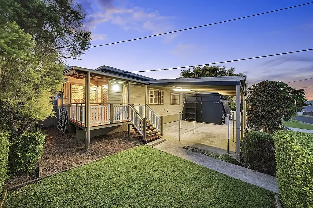 Silkstone 4Moenga Spacious Family Home with Exceptional Parking and Outdoor Living