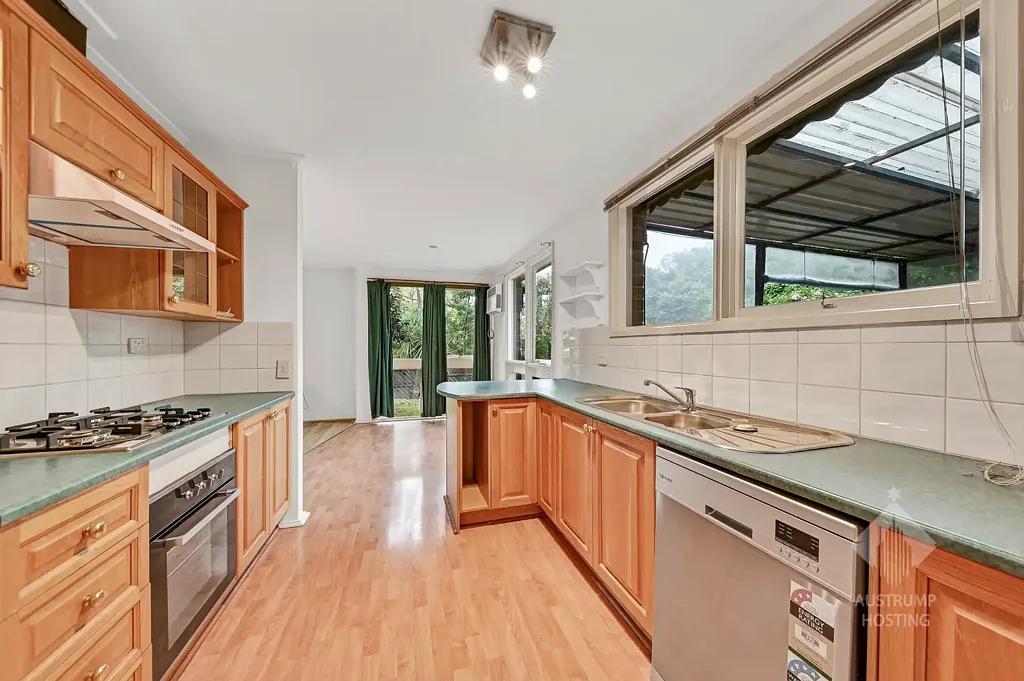 Comfortable 3-Bedroom Family Home with Double Garage in Chirnside Park