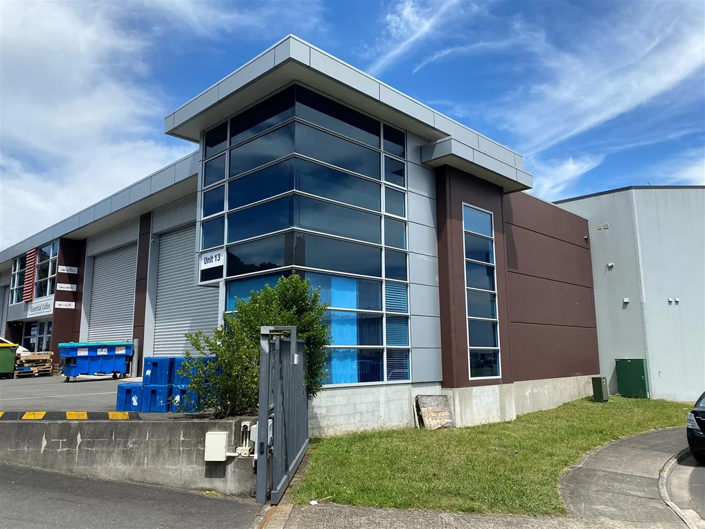 Pukete Modern Te Rapa Unit With Road Presence