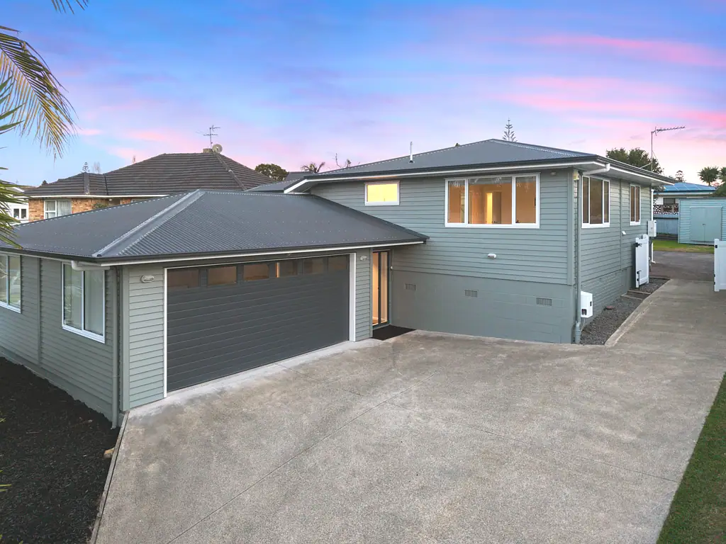 27 La Rosa Street, Green Bay, Waitakere City, Auckland