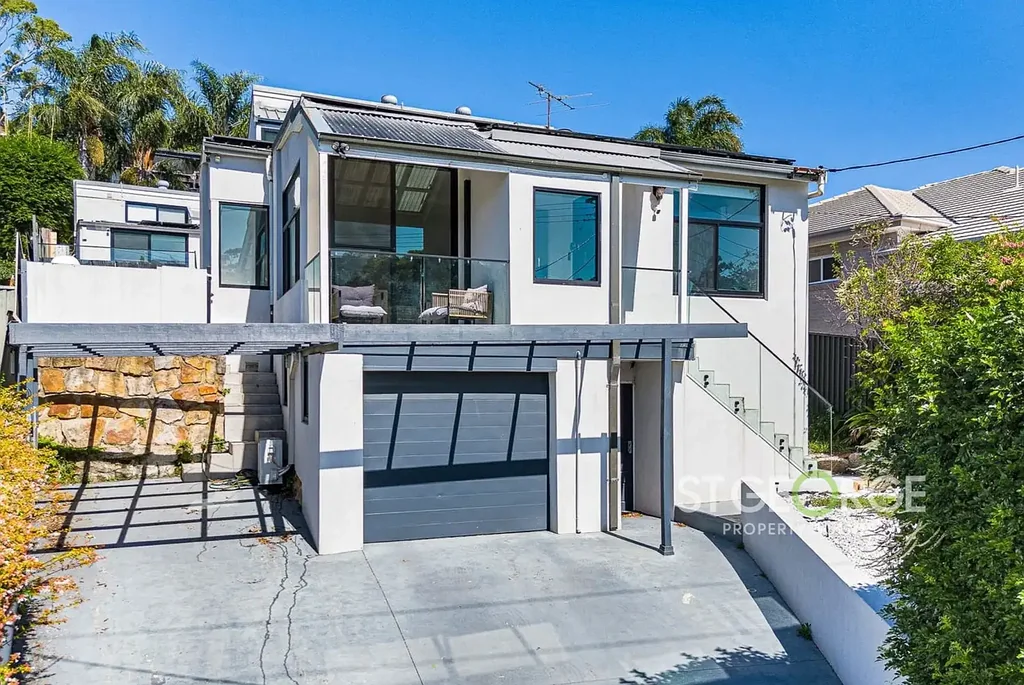 The Ultimate Family Entertainer with Pool, Sauna & Flexible Living at the Golf course