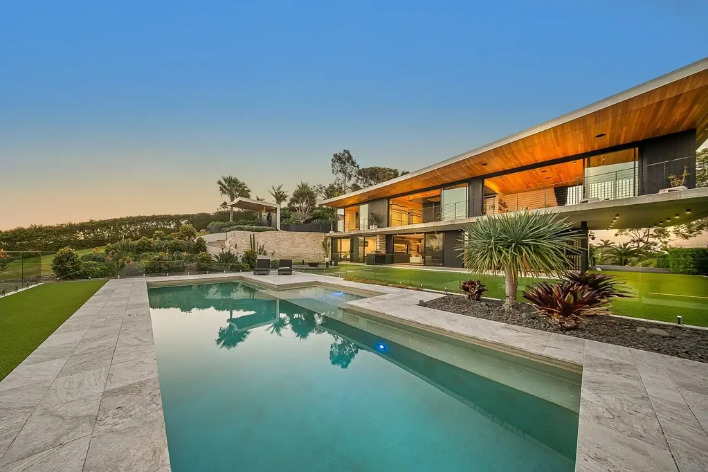 Coopers Shoot 4 Bedroom Architectural Excellence & Ocean Views on Coopers Shoot's Coveted Ridgeline