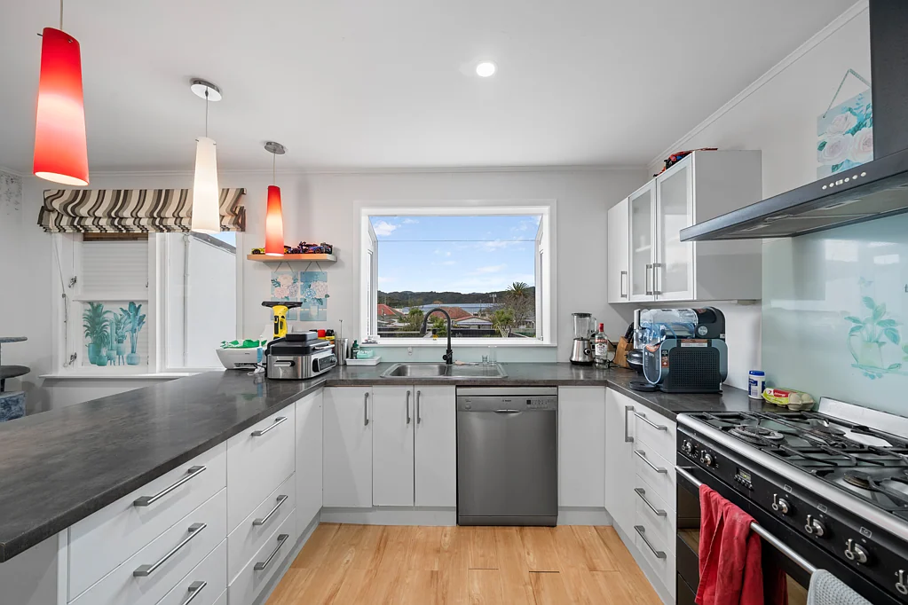 Wainuiomata 3房  Spacious Living, Great Location
