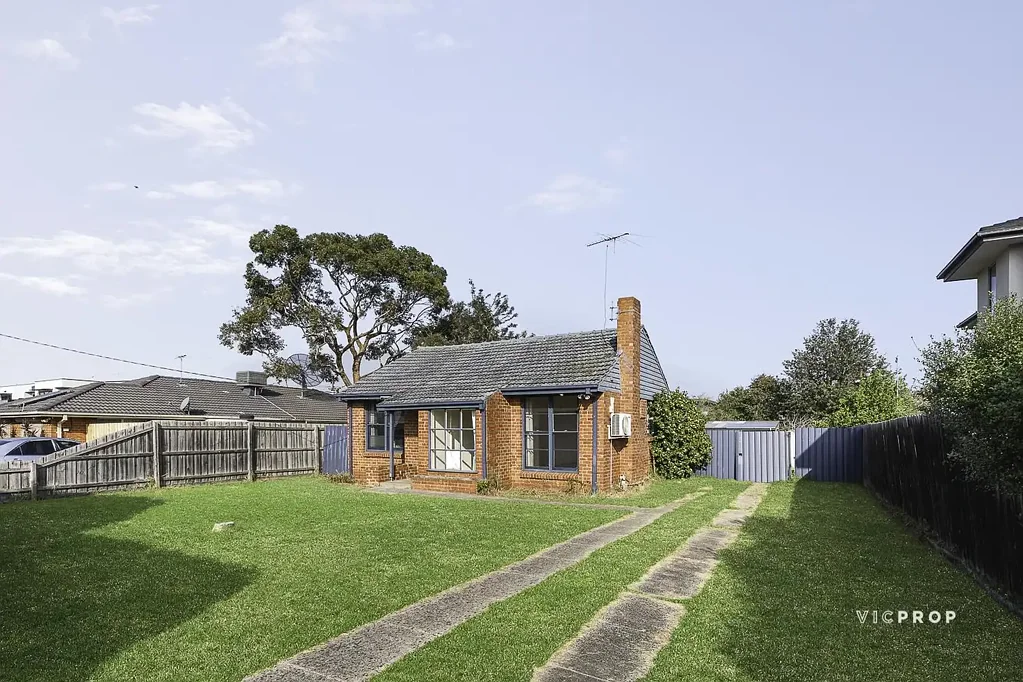 Heidelberg West 2chambre Solid Family Home with Outstanding Future Potential