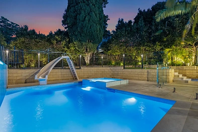 Sylvania 5房 精美翻新住宅，提供轻松的家庭生活 Beautifully Renovated Home Offering Effortless Family Living