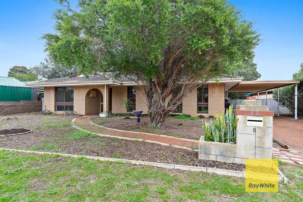 Spacious Family Home with Huge Backyard & Fantastic Outdoor Entertaining