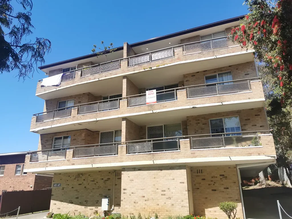 Two bedroom unit with Lock Up Garage