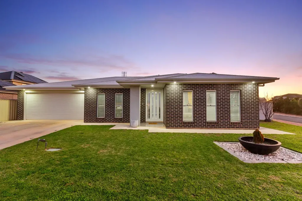 Wallaroo 3 Bedroom Stylish 2015 Built Home with Pool & Modern Comforts
