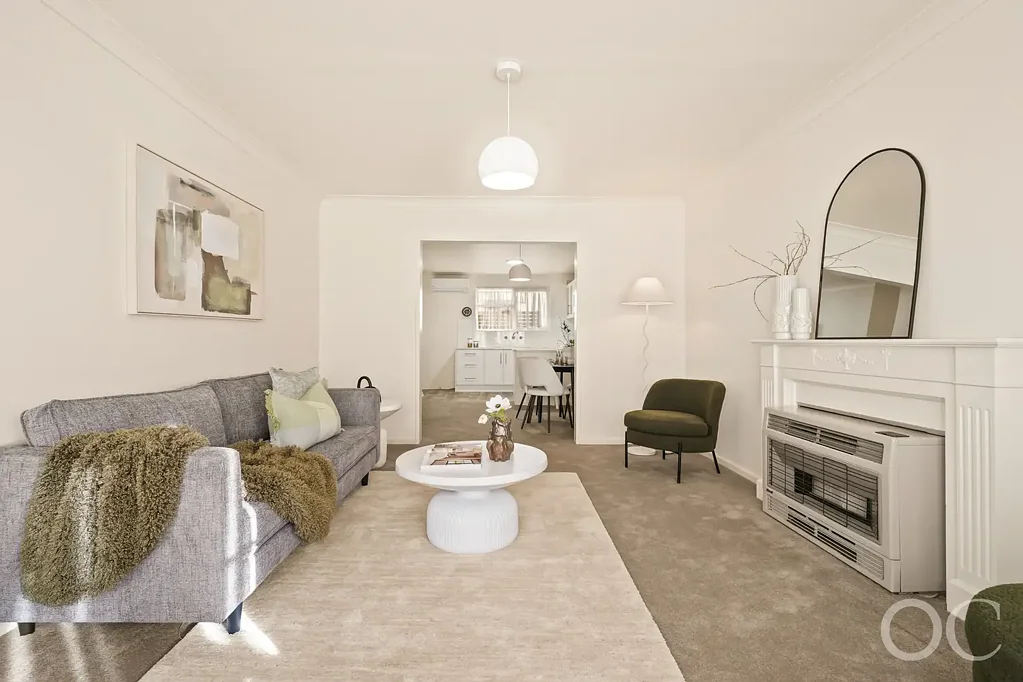 Glenelg South 2房  Open the Door to Effortless Beachside Living