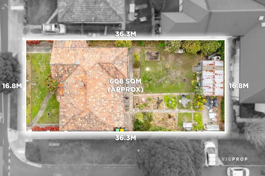 Northcote 4ਬੈੱਡਰੂਮ EXPRESSIONS OF INTEREST - OFFERS CLOSING TUESDAY 7th OCTOBER 2025 AT 5:00pm