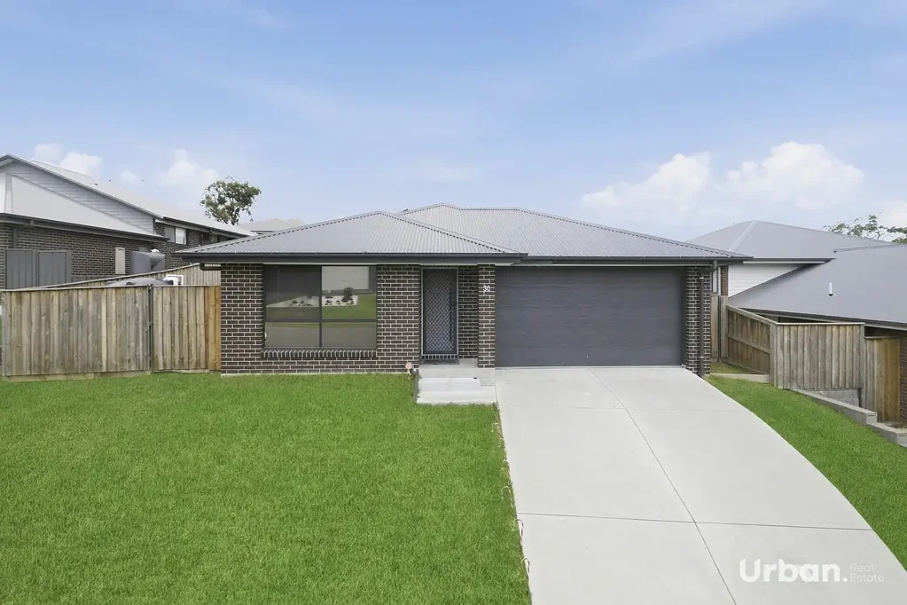 MODERN FAMILY HOME FOR LEASE IN GRETA! 
4 BEDROOMS & SOLAR PANELS