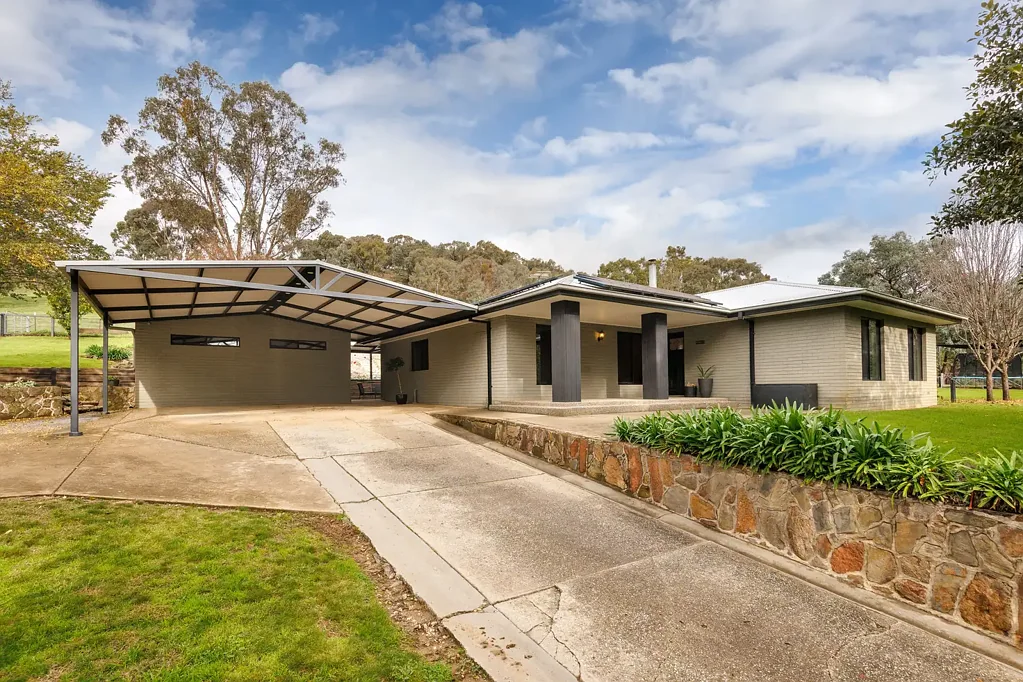 Huon Creek "Roscrea" - Country Living with City Convenience